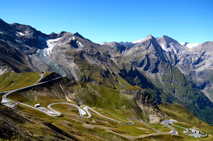 Deliciosa carretera, con los principales picos del Hohe Tauern de fondo